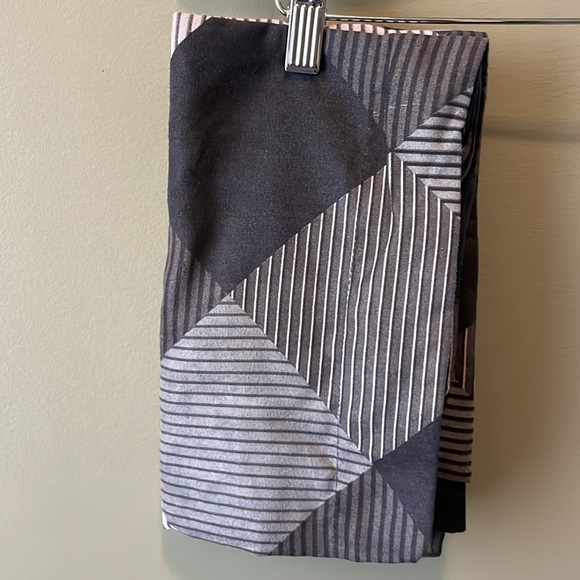 (2) Never Used Pillow Case Matching Abstract Strip Square Polyester Decorative - Picture 3 of 8